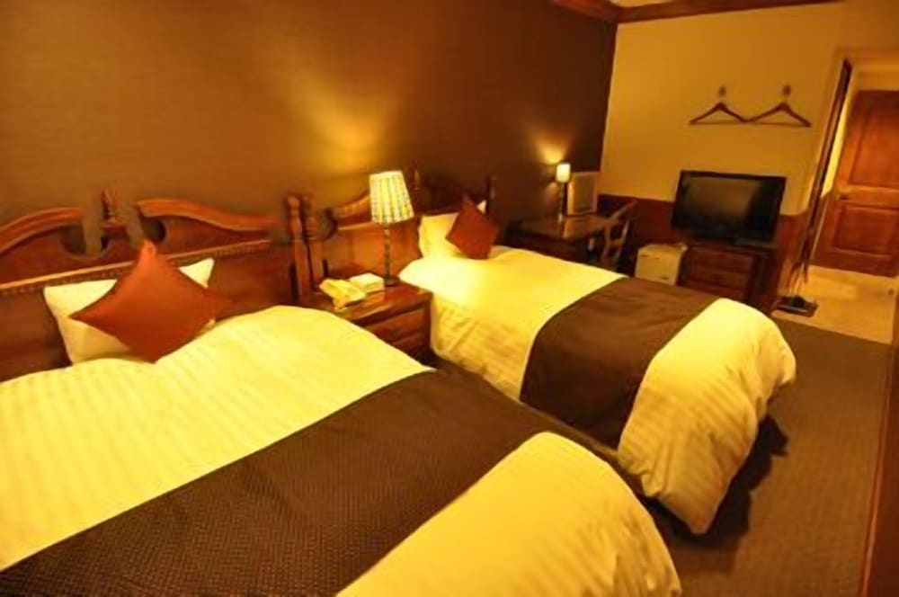 ツインルーム 喫煙可 客室1 | ホテルガストフ