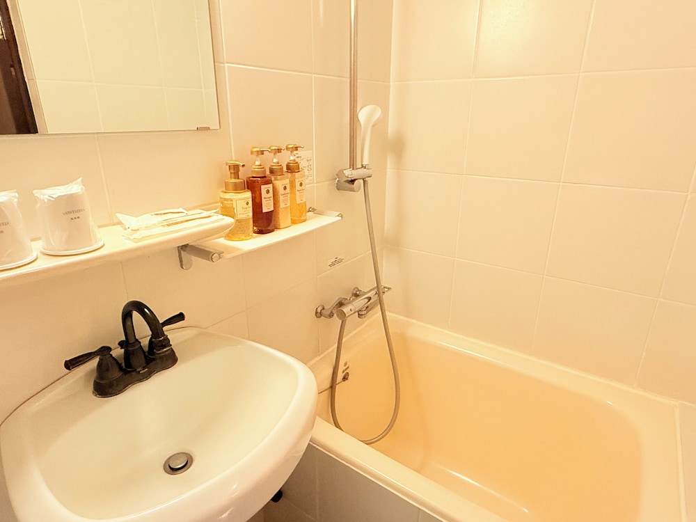 ダブルルーム 喫煙可 バスルーム0 | ホテルガストフ