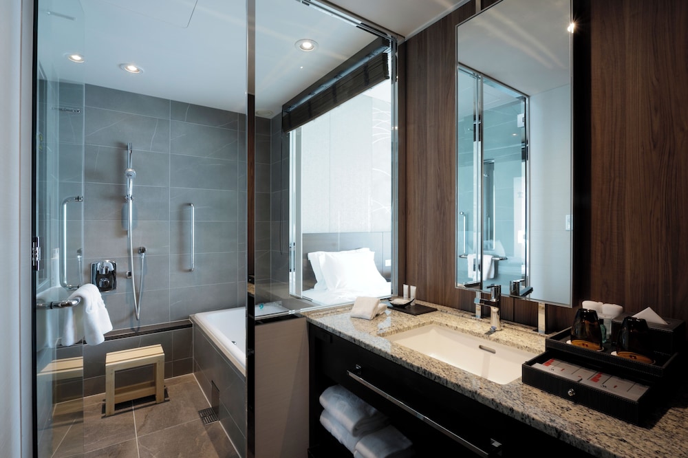 アッパーフロア デラックス ルーム シングルベッド 2 台 シティビュー バスルーム1 | 大阪マリオット都ホテル