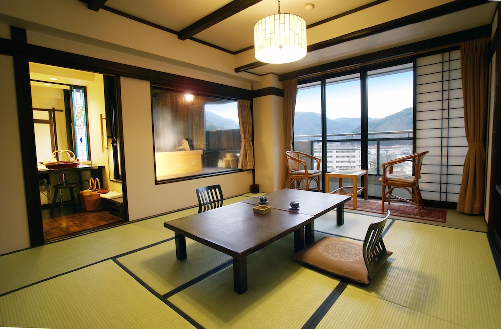 森山館露天風呂付き客室 客室内のダイニングエリア0 | 下呂温泉 紗々羅