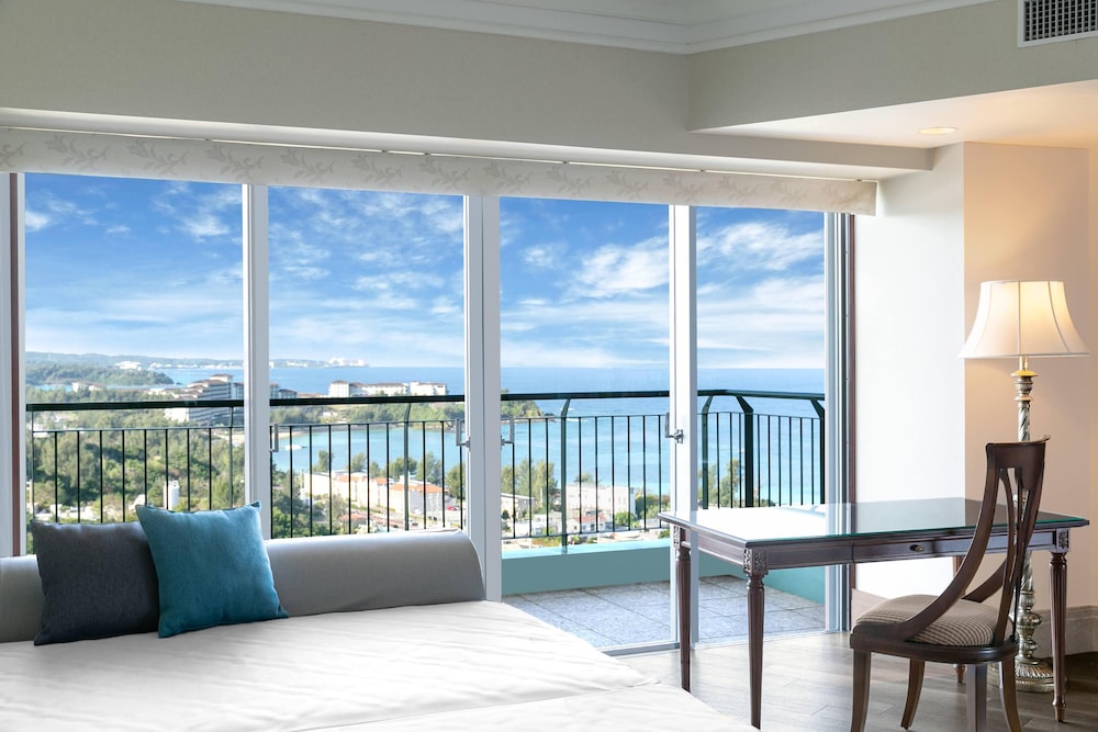 パノラマオーシャンスイート 禁煙 バルコニーからの眺望0 | オリエンタルホテル 沖縄リゾート & スパ