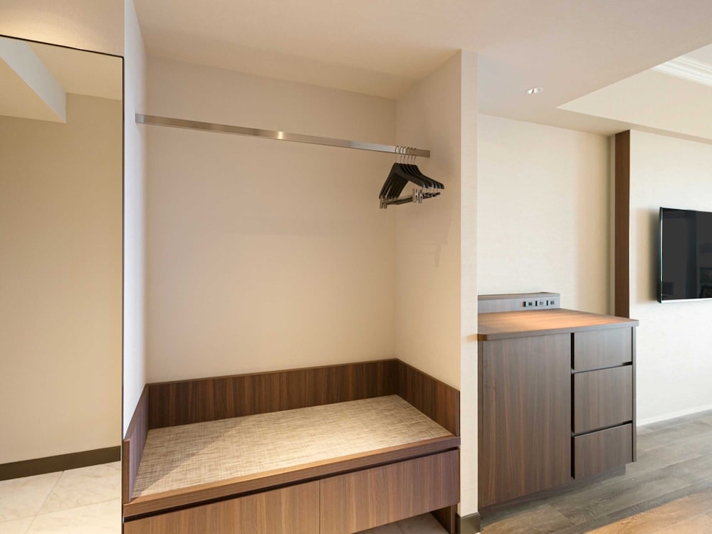 ハイフロアスーペリア (8-13F/44.6平米) 禁煙 客室1 | オリエンタルホテル 沖縄リゾート & スパ