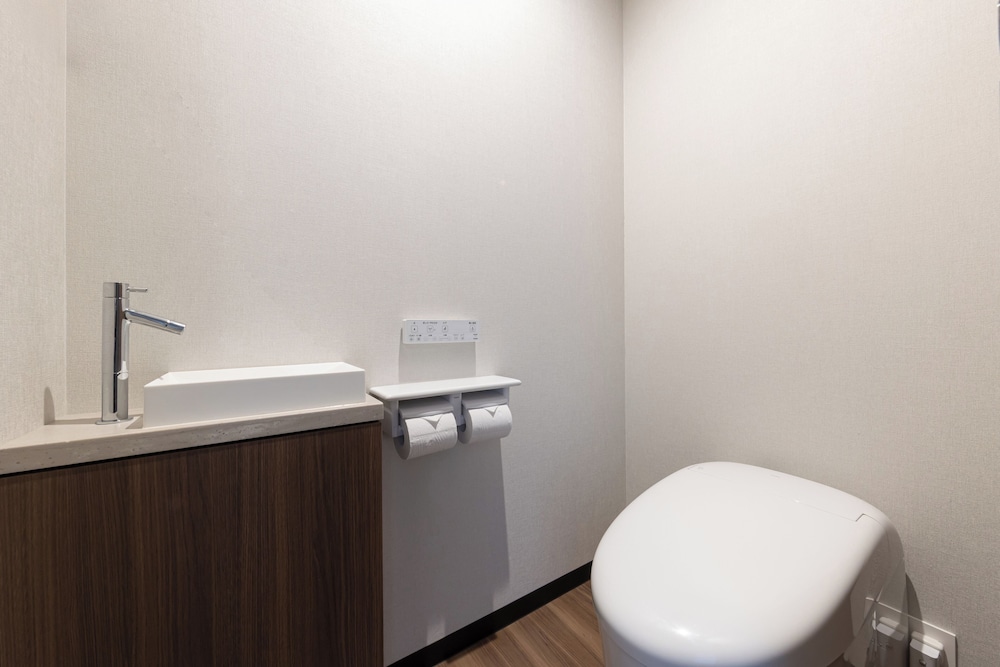 デラックス 4ベッドバンクルーム 禁煙 バスルーム1 | ホテルマイステイズ函館駅前