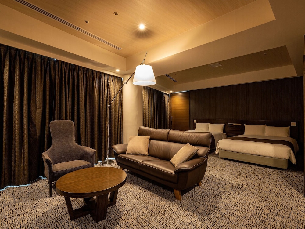 【禁煙】ジュニアスイート/61㎡/140㎝幅ベッド×2台 客室2 | KOKO HOTEL Premier 博多