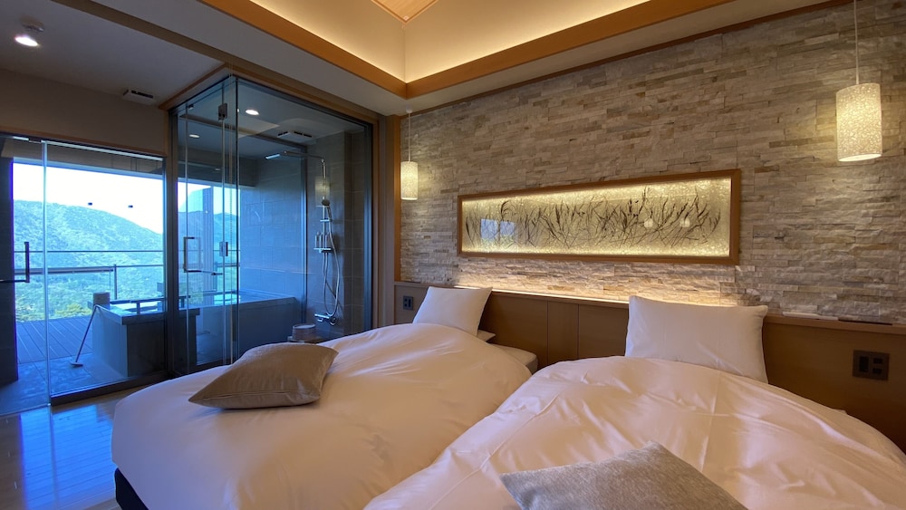 陵（Ryo）-　大文字側・露天風呂付コーナー和洋室（98m2）禁煙 客室3 | 玄 箱根強羅