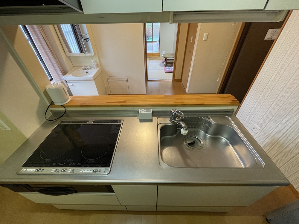 デラックス 4 人部屋 禁煙 専用キッチン2 | 犬といっしょ 磯時計