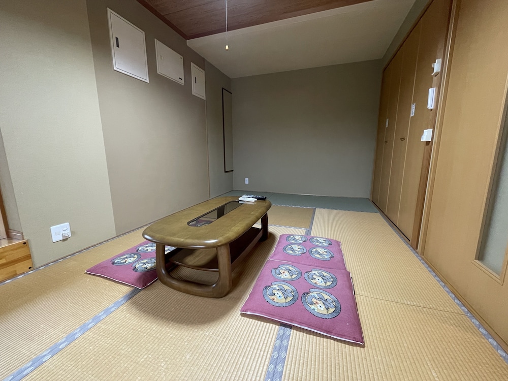 デラックス 4 人部屋 禁煙 客室4 | 犬といっしょ 磯時計