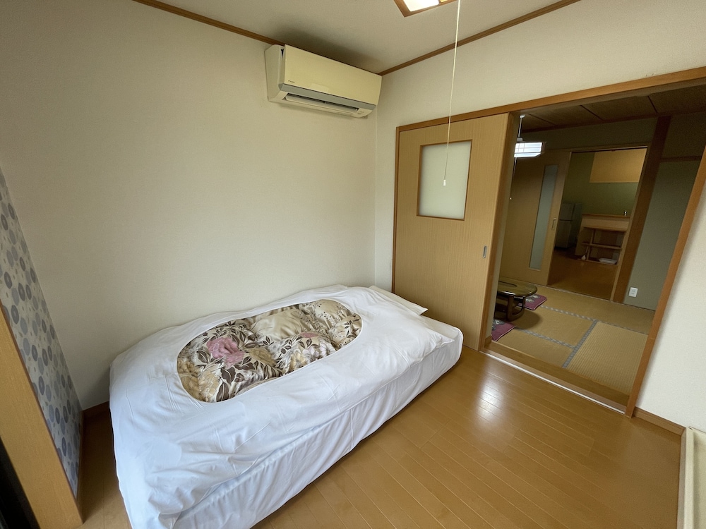 デラックス 4 人部屋 禁煙 客室2 | 犬といっしょ 磯時計