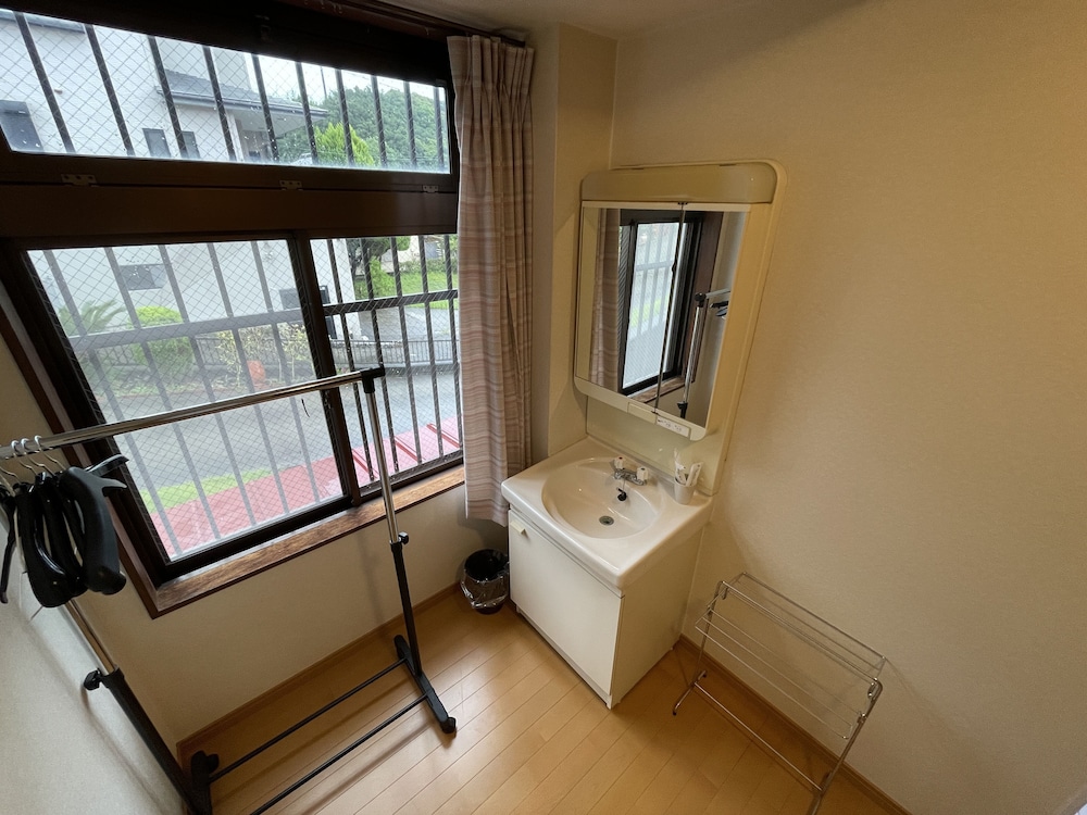 デラックス 4 人部屋 禁煙 客室0 | 犬といっしょ 磯時計