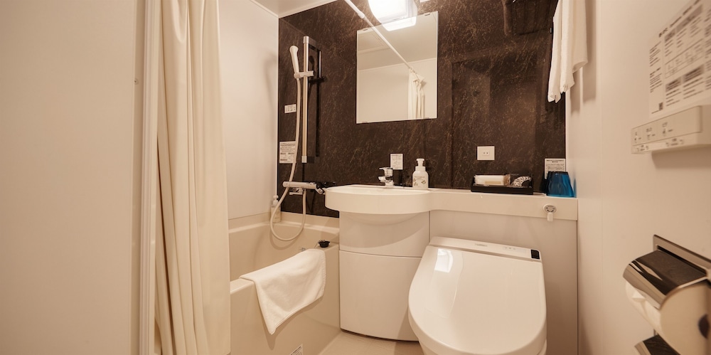 スタンダード ダブルルーム クイーンベッド 1 台 禁煙 バスルーム1 | THE GRAND HOTEL GINOWAN