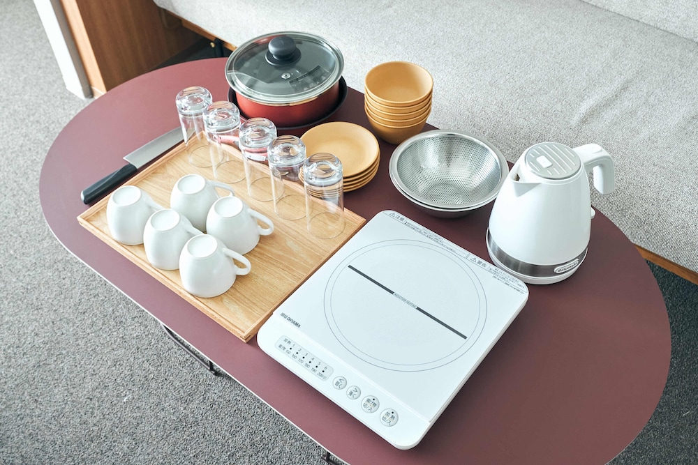 [スタンダード6ベッド] 洗い場付きバス/45平米 禁煙 専用簡易キッチン1 | Rakuten STAY那覇やちむん通り