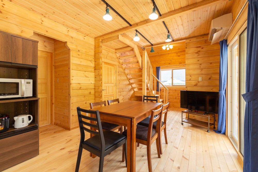 ベーシック コテージ 客室内のダイニングエリア0 | レジーナ石垣ログテリアⅠ