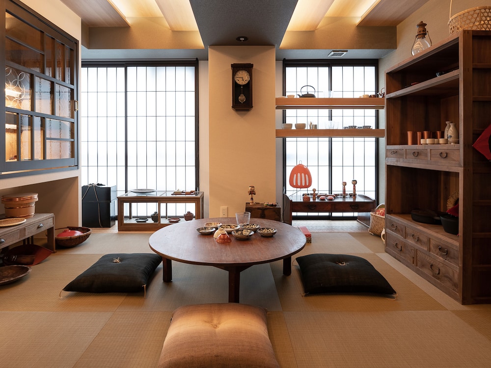 プレミアム2ベッドルームスイート 4人用 禁煙 リビング エリア0 | MIMARU SUITES 京都CENTRAL