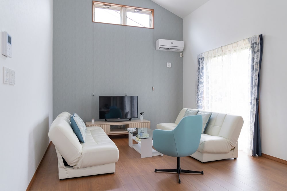 ヴィラ 3 ベッドルーム 禁煙 リビング エリア0 | ヴィラ カプリ 宮古島