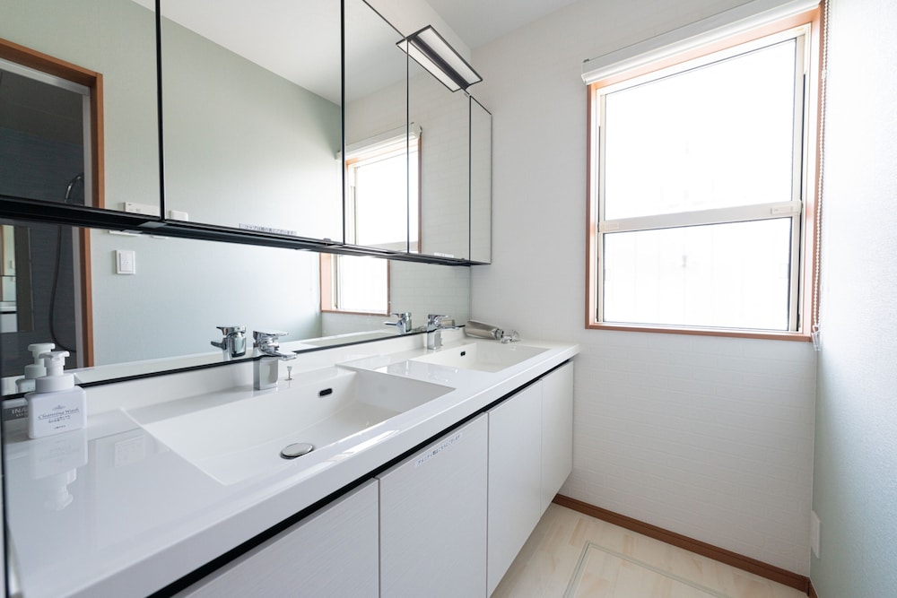 ヴィラ 2 ベッドルーム 禁煙 バスルーム1 | ヴィラ カプリ 宮古島