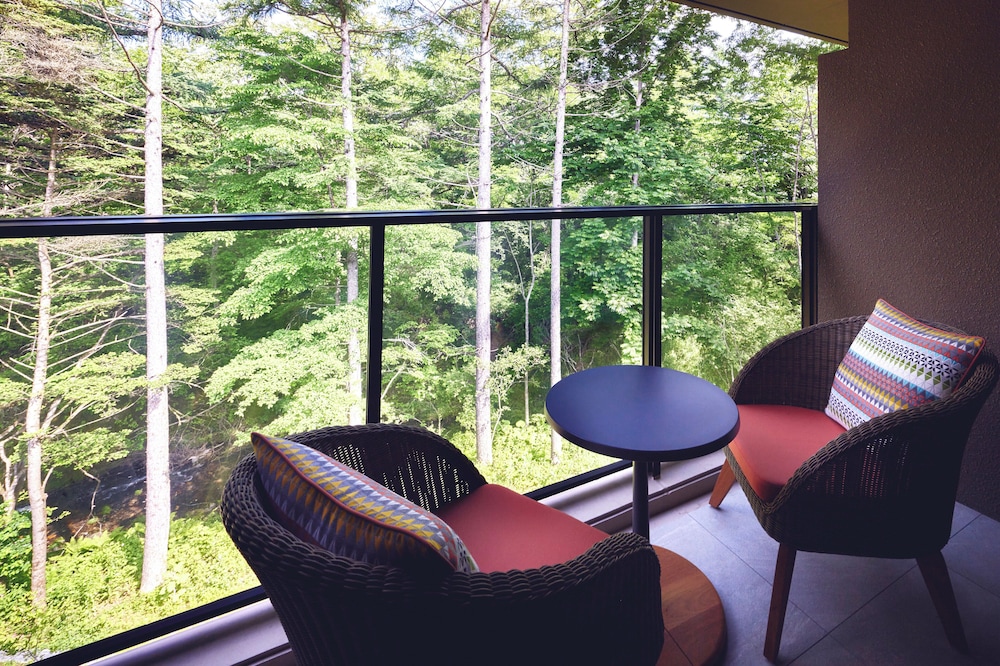 スタンダード ルーム キングベッド 1 台 リバービュー | ホテルインディゴ軽井沢 by IHG