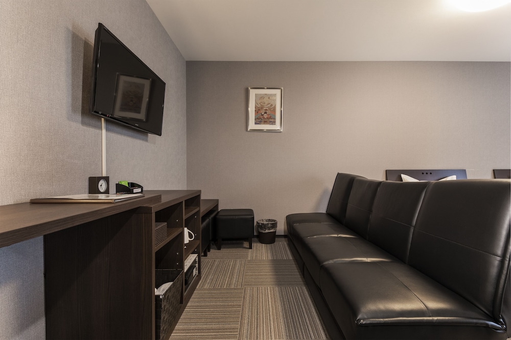 トリプルルーム 禁煙 リビング エリア0 | 東福寺リバーサイド