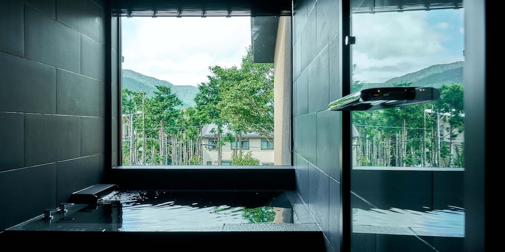 [南館]ベーシック ヴィラ/ペット不可/駐車場敷地外2台/75TV（S102） バスルーム1 | Rakuten STAY VILLA 箱根仙石原