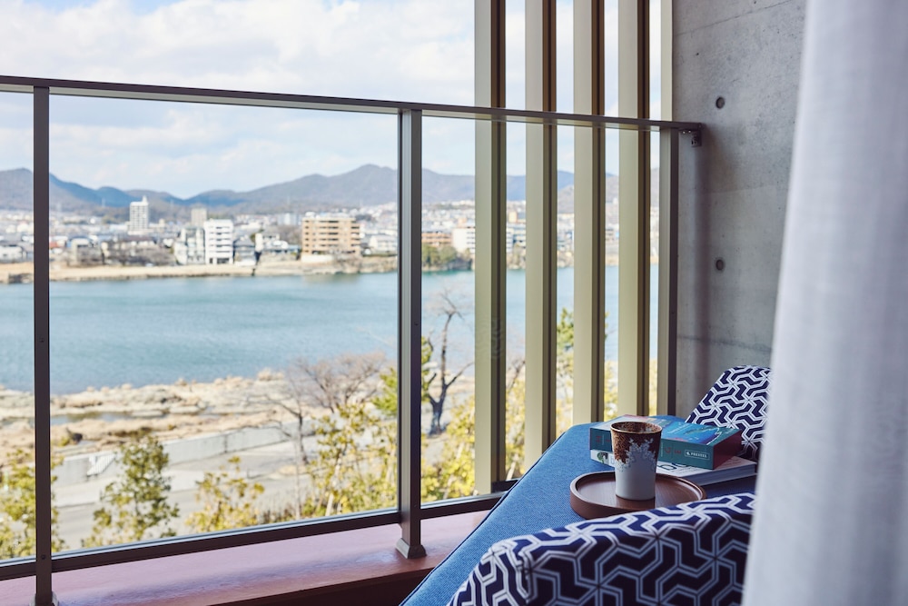 スタンダード ルーム キングベッド 1 台 リバービュー (Furnished Balcony) 部屋からの景観0 | ホテルインディゴ犬山有楽苑 by IHG