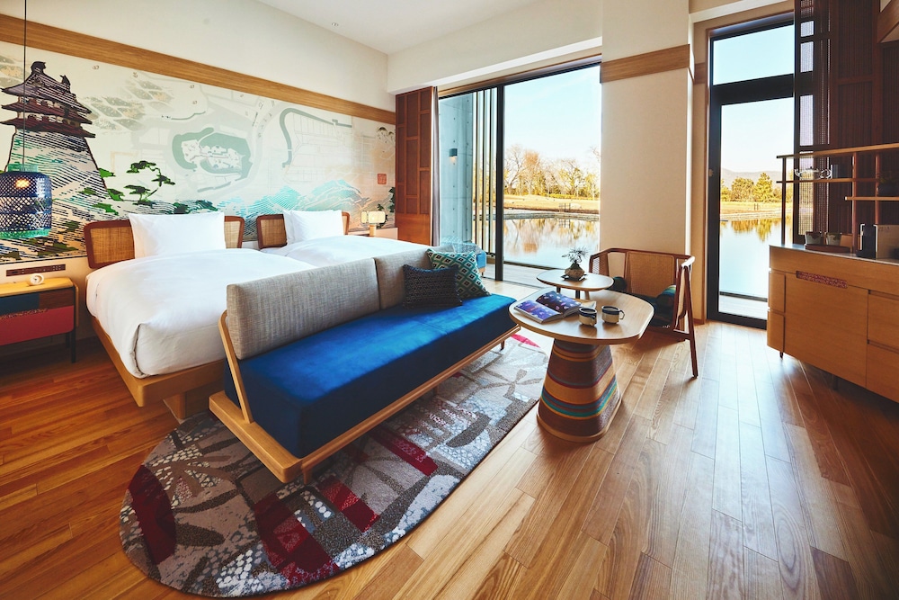 スイート シングルベッド 2 台 バルコニー ガーデンビュー (Ground Floor) | ホテルインディゴ犬山有楽苑 by IHG