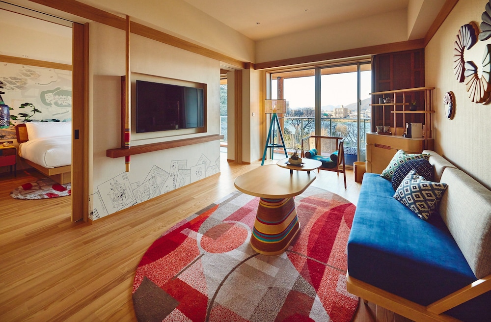 スイート 1 ベッドルーム バルコニー (Furnished Balcony) 客室1 | ホテルインディゴ犬山有楽苑 by IHG