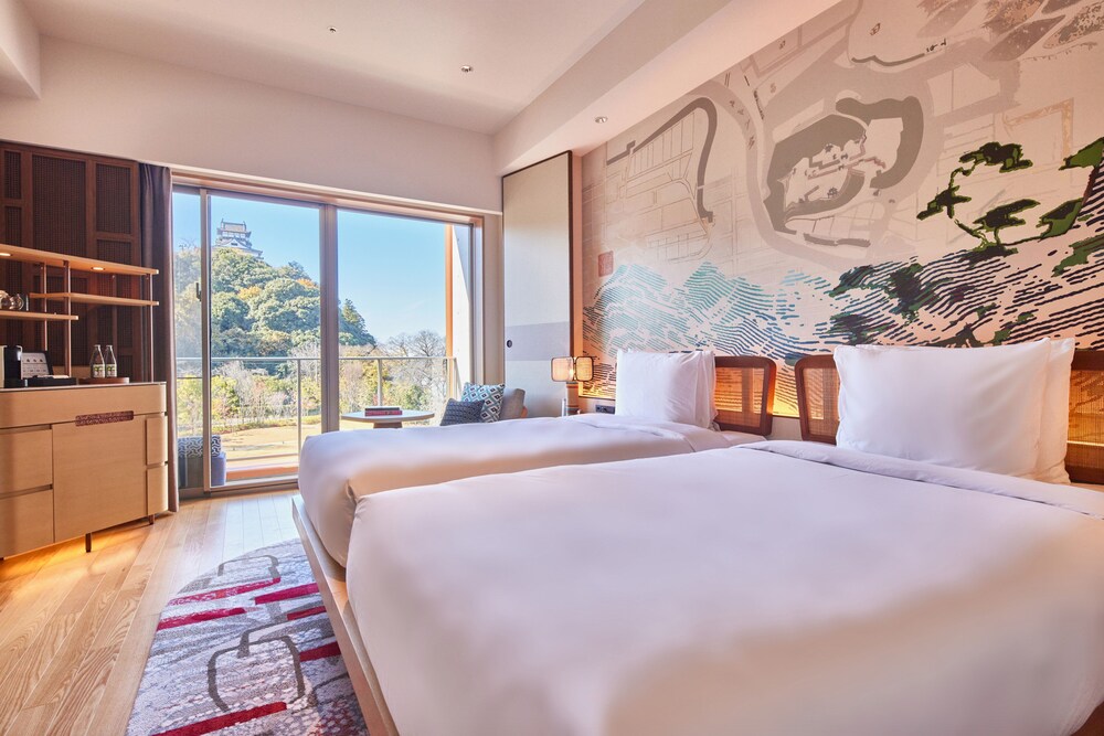 スタンダード ルーム シングルベッド 2 台 (Castle View, Furnished Balcony) 客室3 | ホテルインディゴ犬山有楽苑 by IHG