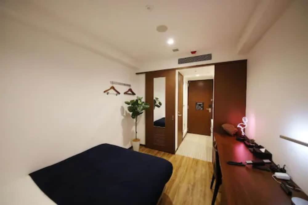 スタンダードダブルルーム ダブルベッド1台 シャワーのみ 禁煙 客室4 | ゾンクホテル博多