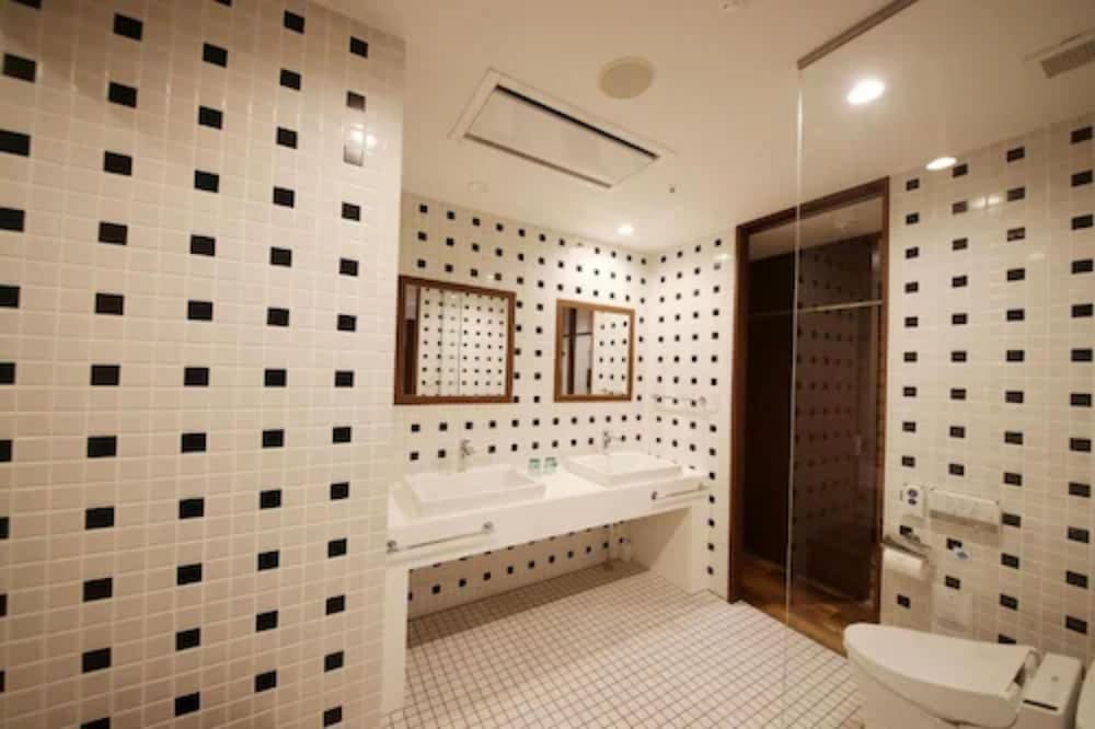 スイートルーム ダブルベッド2台&コーナーソファ1台 禁煙 バスルーム2 | ゾンクホテル博多