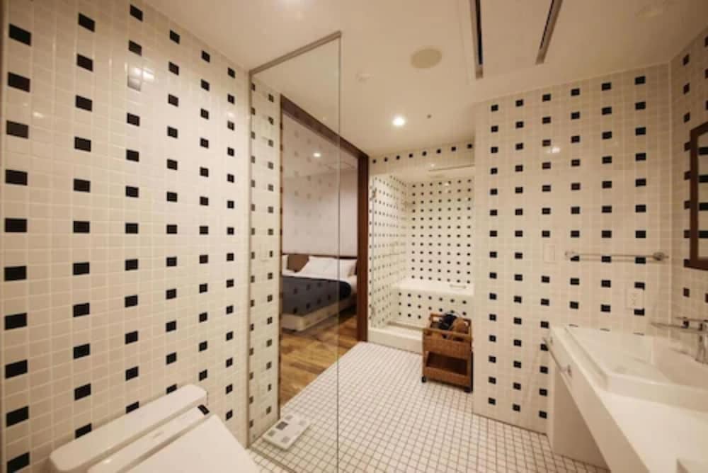 スイートルーム ダブルベッド2台&コーナーソファ1台 禁煙 バスルーム0 | ゾンクホテル博多