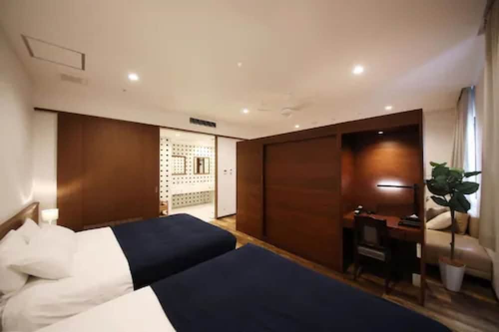 スイートルーム ダブルベッド2台&コーナーソファ1台 禁煙 客室3 | ゾンクホテル博多