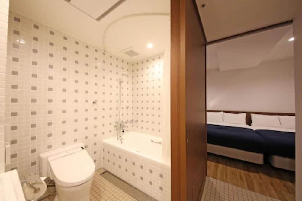 スタンダードツインルーム セミダブルベッド2台 禁煙 バスルーム0 | ゾンクホテル博多