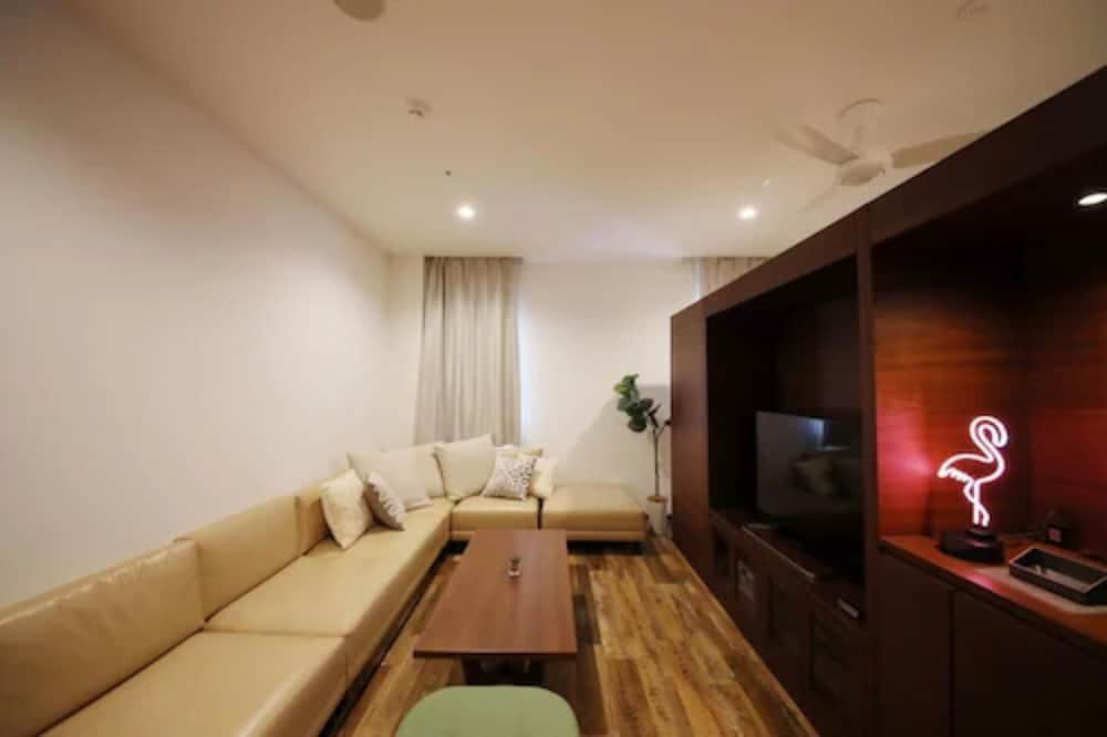 スイートルーム ダブルベッド2台&コーナーソファ1台 禁煙 リビング エリア0 | ゾンクホテル博多