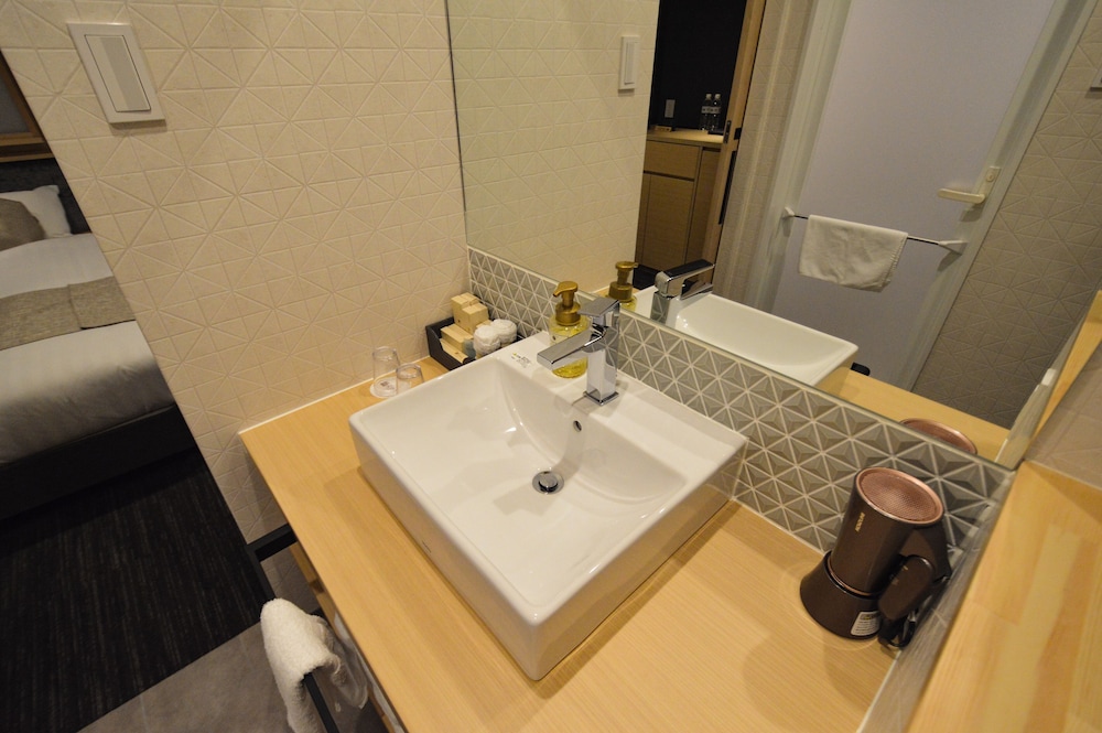 スタンダード ツインルーム 禁煙 バスルーム0 | Rinn 堀川五条