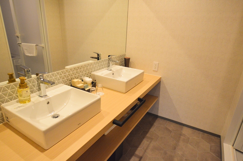 デラックス ツインルーム 禁煙 バスルーム0 | Rinn 堀川五条