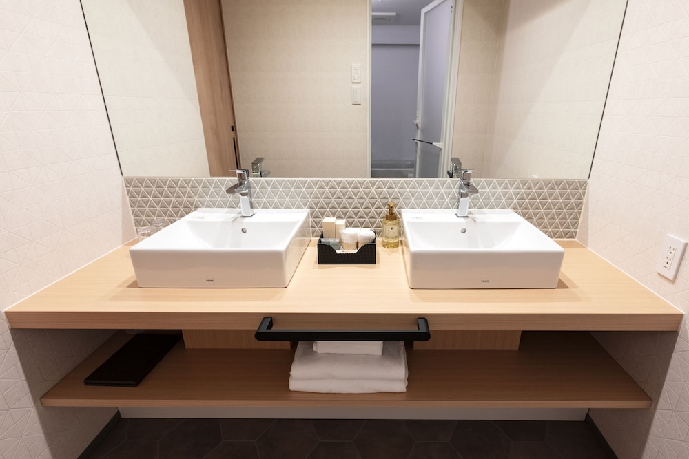 デラックス ツインルーム 禁煙 バスルーム2 | Rinn 堀川五条