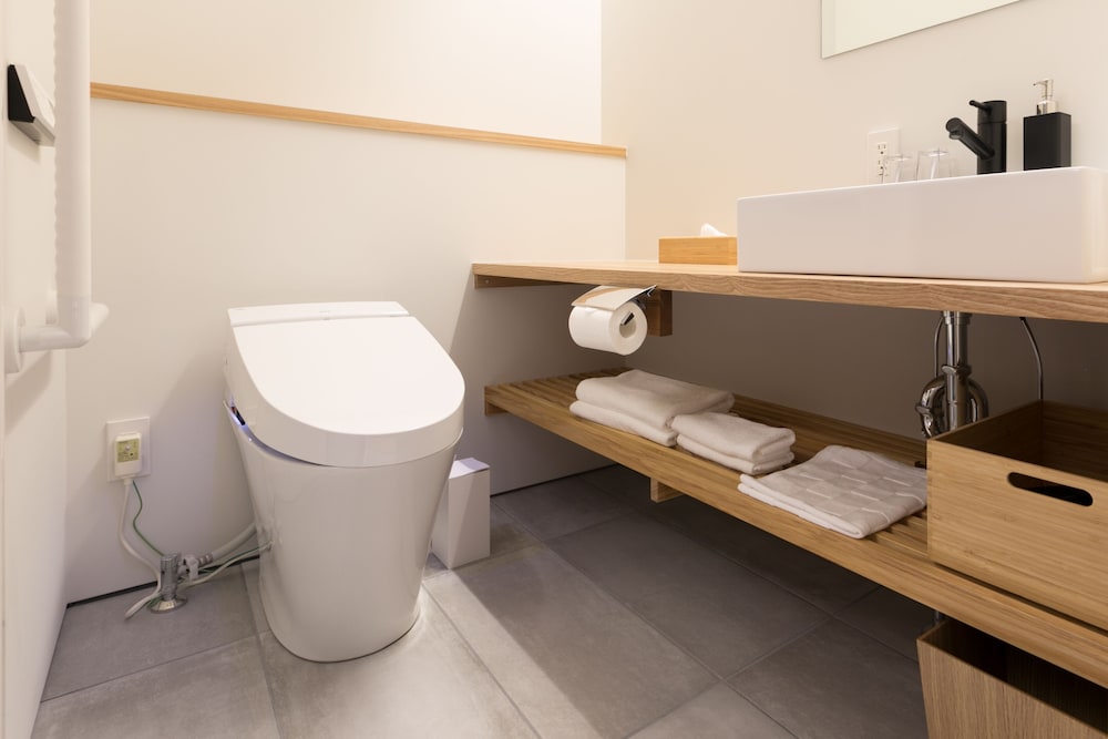 デザイン トリプルルーム 禁煙 バスルーム1 | デザインホテル京都麩屋町