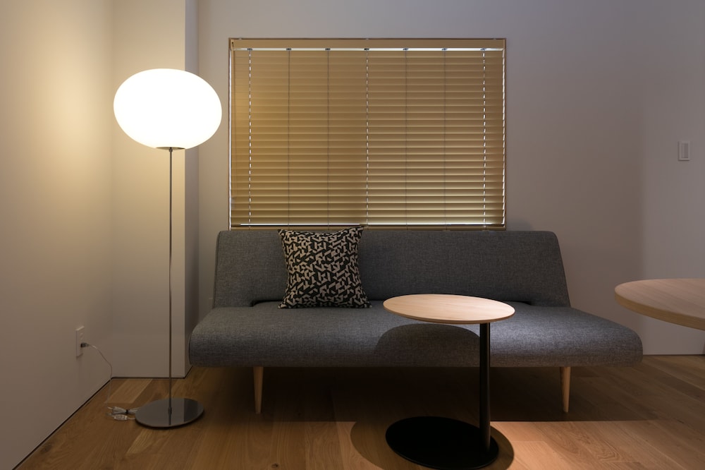 デザイン ツインルーム 禁煙 リビング エリア2 | デザインホテル京都麩屋町