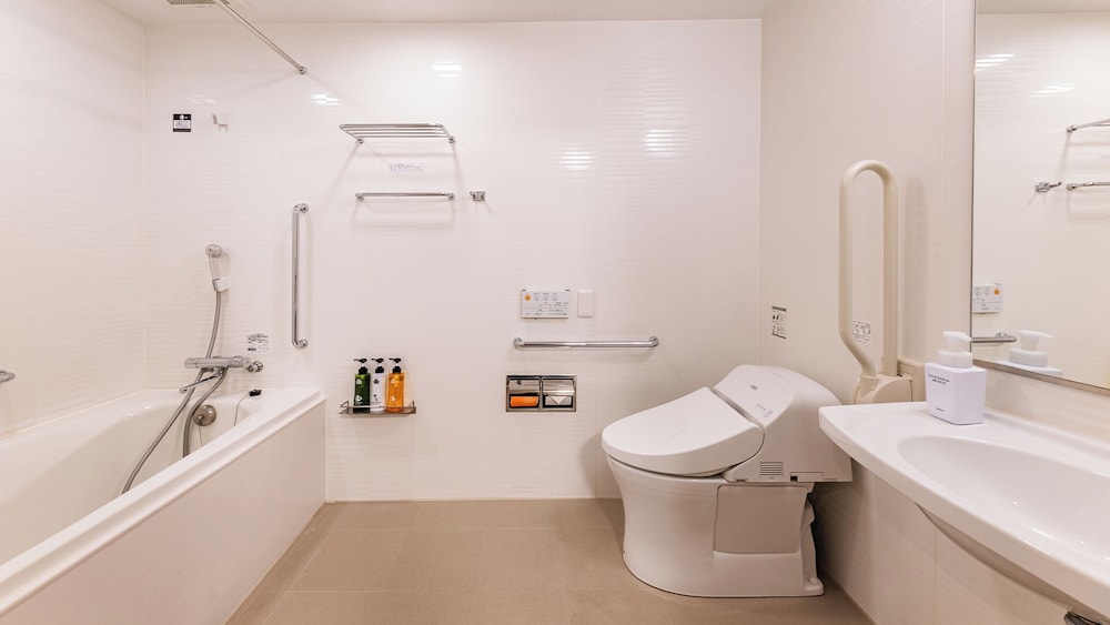 ユニバーサルツインルーム禁煙 バスルーム2 | アパホテル〈なんば南大国町駅前〉