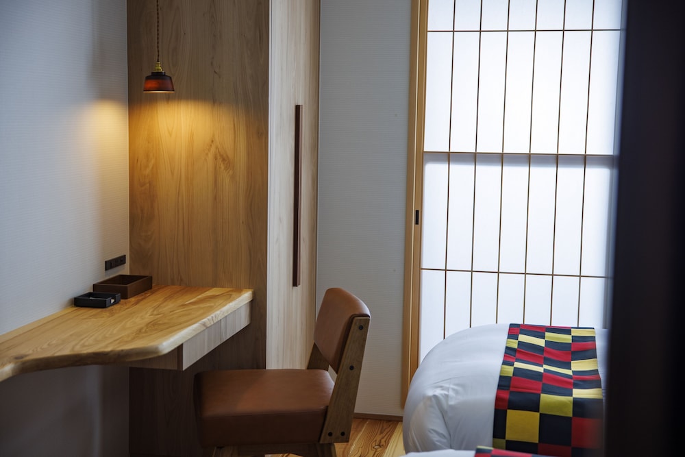 スーペリアツイン（禁煙） 客室14 | 旅情の宿　ホテル金澤草紙