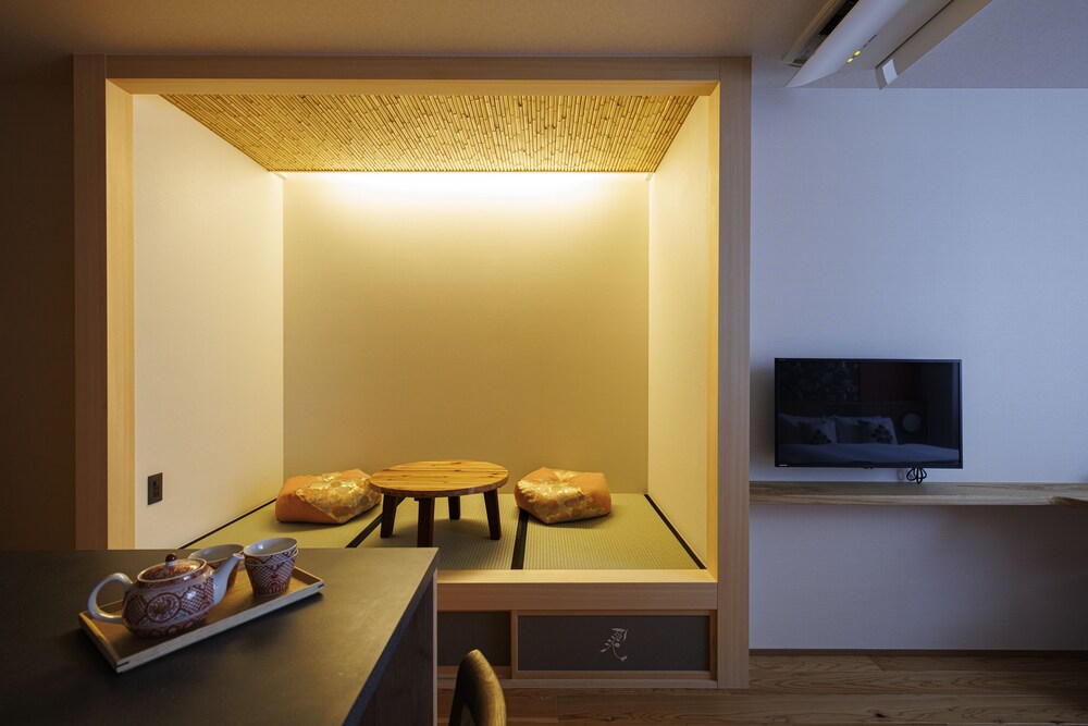 デラックスファミリー(禁煙) 客室7 | 旅情の宿 ホテル金澤草紙