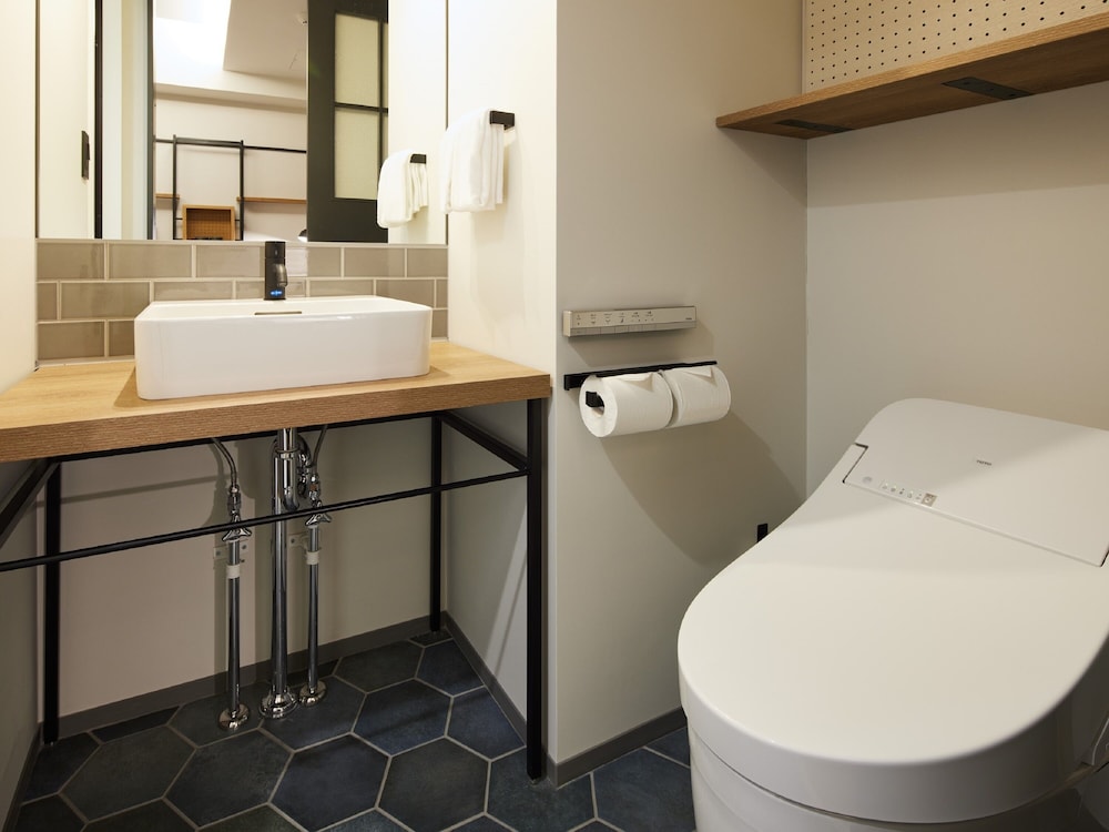 スタンダードダブル 禁煙 バスルーム1 | ランプ ライト ブックス ホテル 福岡