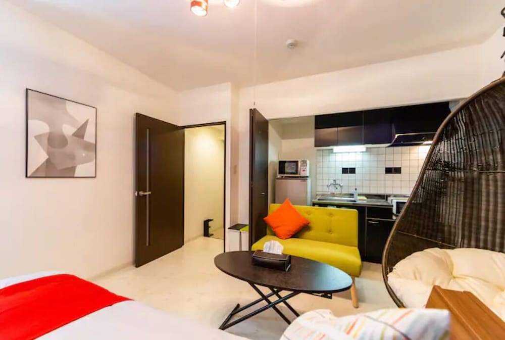 ダブルまたはツインルーム リビング エリア1 | ORANGE