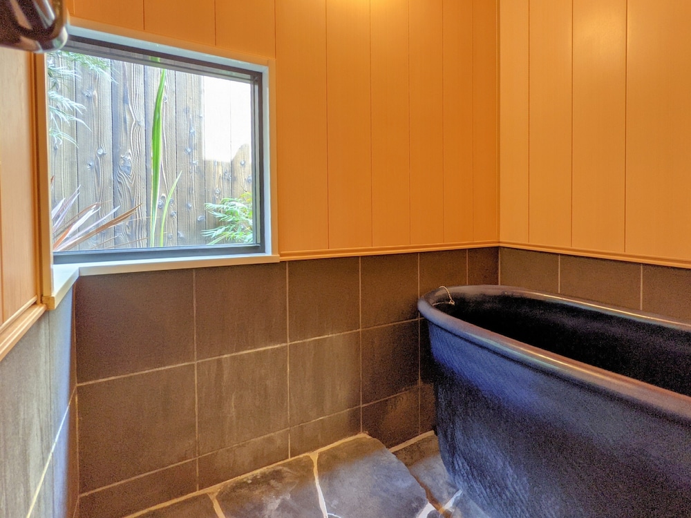 一棟貸切町家 禁煙 バスルーム1 | 映家 東寺金堂