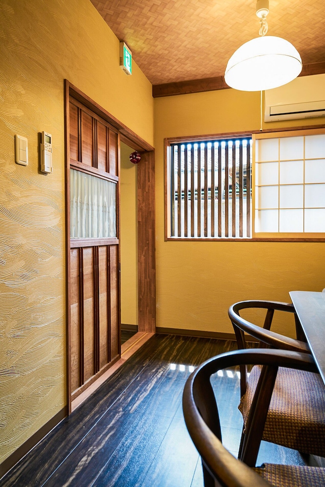 一棟貸切町家 禁煙 リビング エリア3 | 映家 東寺金堂