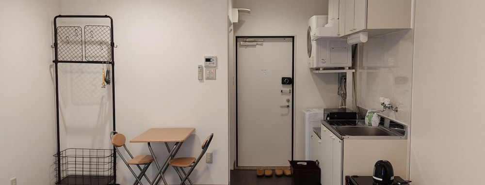 ベーシック ツインルーム シングルベッド 2 台 禁煙 冷蔵庫 リビング エリア1 | 明石 美ら馬ハウス