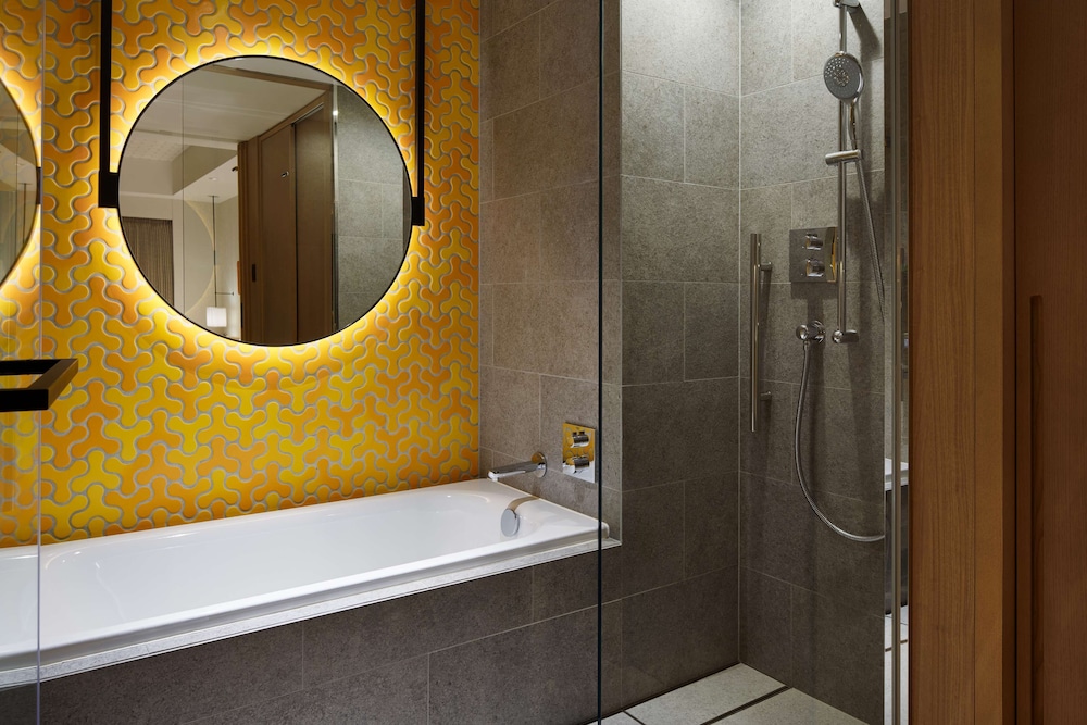 プレミア スタジオ オーシャンビュー (Plus) バスルーム0 | ザ・ビーチリゾート瀬底 by ヒルトンクラブ