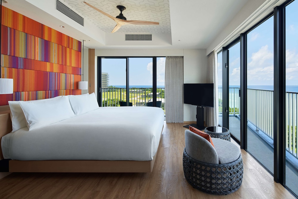 プレミア ルーム 3 ベッドルーム オーシャンビュー (Plus) 客室2 | ザ・ビーチリゾート瀬底 by ヒルトンクラブ