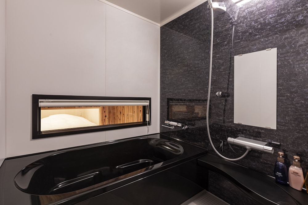 デラックス ダブルルーム 禁煙 バスルーム2 | 鈴 祇園建仁寺 別邸