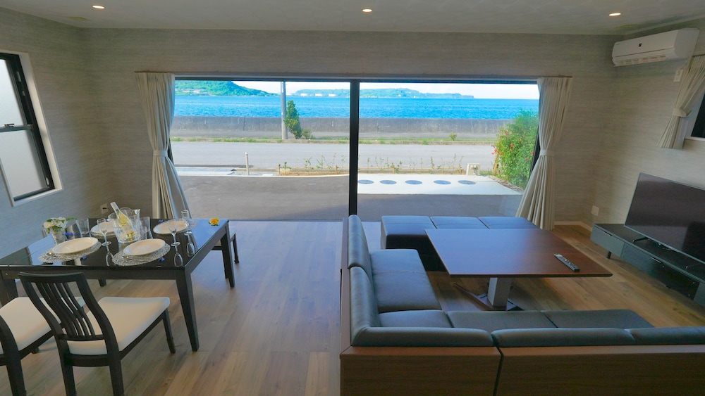 ヴィラ1F 貸切 禁煙 リビング エリア2 | Ocean View/private BBQ/ 12 People/PADEL 1F