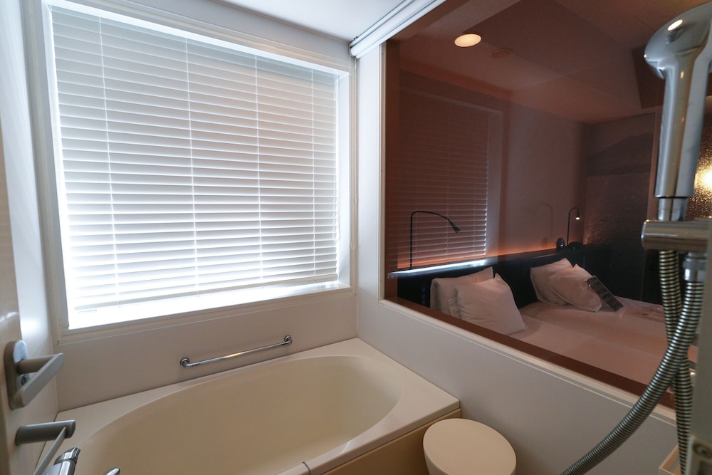 トリプル, エキストラベッド（95x188） バスルーム3 | レム鹿児島